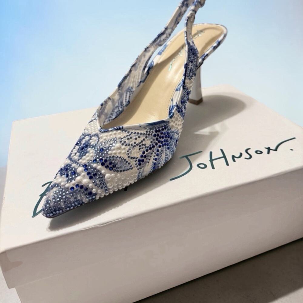 Betsey Johnson Clark Pumps Women 10 White Blue Floral Slingback CLRKMWB6100